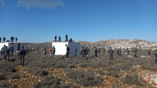 نابلس.. مستوطنون يقيمون بؤرة استيطانية جديدة في أراضي حوارة