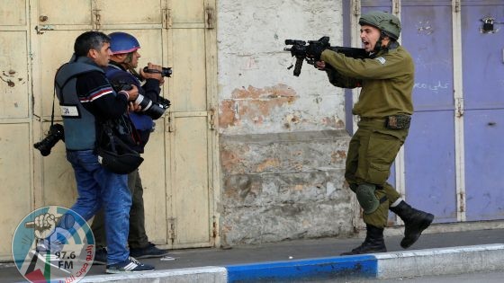 الاحتلال يحتجر صحفيين قرب مستشفى جنين الحكومي ويعرقل عملهم
