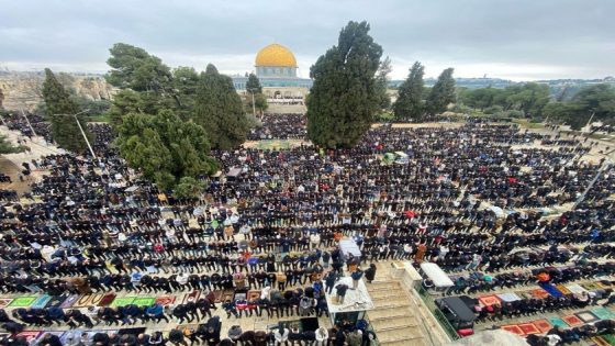 90 ألف مصل يؤدون صلاة الجمعة الأولى من شهر رمضان في الأقصى