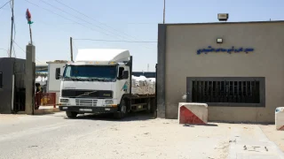 الاحتلال يواصل اغلاق معبري كرم أبو سالم وبيت حانون لليوم الـ13