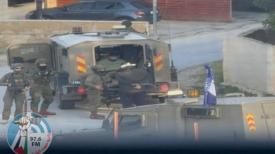 الاحتلال يحتجز عددا من الشبان ويستولي على مبلغ نقدي ومركبات في بيت ريما