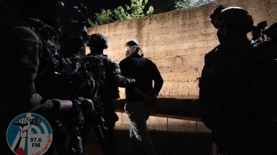 الاحتلال يعتقل 4 مواطنين من الخليل ويعطل المدارس في بيت أمر