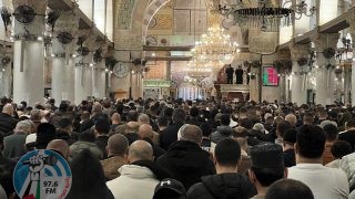 80 ألفا يؤدون صلاتي العشاء والتراويح في المسجد الأقصى