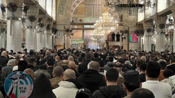 80 ألفا يؤدون صلاتي العشاء والتراويح في المسجد الأقصى