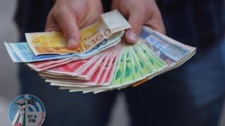 المالية: رواتب الموظفين غدا بنسبة لا تقل عن 70%