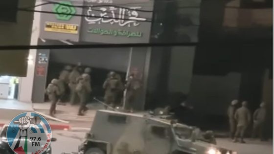 الاحتلال يداهم محل صرافة في بلدة عتيل شمال طولكرم