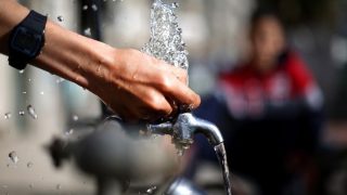 بعد انقطاع أسبوعين- إعادة ضخ مياه “ميكروت” لأحياء مدينة غزة