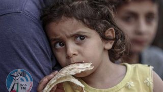 هآرتس: تجويع غزة بات سياسة معلنة تتباهى بها إسرائيل