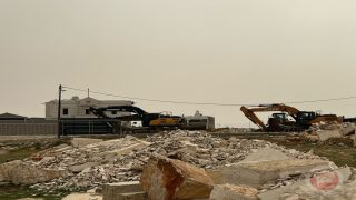 الاحتلال يهدم منزلين جنوب السموع والهدم يتهدد خمسة منازل أخرى