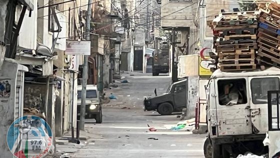 الاحتلال يقتحم مخيم بلاطة ويجبر بعض العائلات على مغادرة منازلها