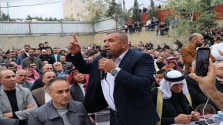 محافظ الخليل:” من يطلق النار على الاطفال لن تحميه لا سماء ولا أرض”