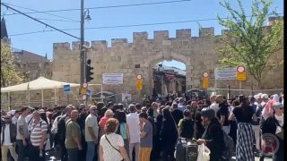 قيود إسرائيلية تعيق وصول المسيحيين إلى كنيسة القيامة في سبت النور