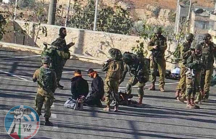 قوات الاحتلال تحتجز عشرات الشبان خلال اقتحامها حوسان غرب بيت لحم