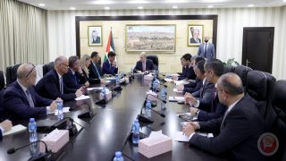 مصطفى يؤكد أهمية الضغط الدولي لوقف العدوان على شعبنا ووقف الاقتطاعات المالية