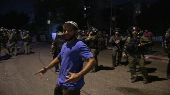 مستوطنون يهاجمون المواطنين في منطقة واد الرخيم وجيش الاحتلال يعتقل مواطنين