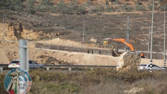 الاحتلال يشرع ببناء سياج شائك يعزل سنجل وترمسعيا عن الشارع الرئيسي