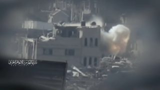 السرايا تبث مشاهد لاستهداف منزل تحصّن به جنود الاحتلال بحي التفاح