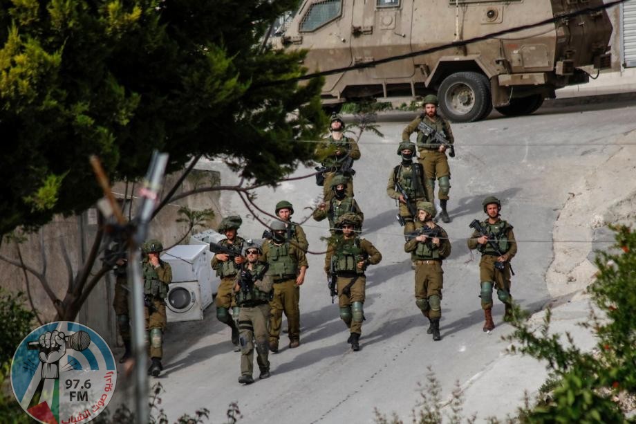 الاحتلال يعتقل سبعة مواطنين من محافظة الخليل