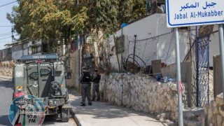 الاحتلال يقتحم جبل المكبر وينصب حاجزا عند مدخل العيساوية