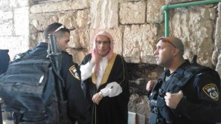 إبعاد إمام وخطيب الأقصى عن المسجد فور الانتهاء في خطبته
