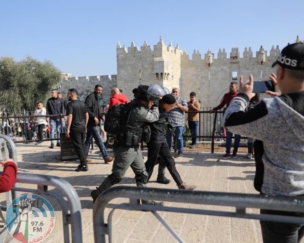 الاحتلال يعتقل عددا من المواطنين في القدس