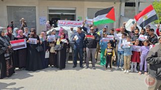 تظاهرة لعالقين مصريين بغزة تطالب بفتح معبر رفح