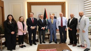 العامور يبحث مع البنك الأوروبي لإعادة الإعمار والتنمية والحكومة البريطانية دعم الاقتصاد الفلسطيني