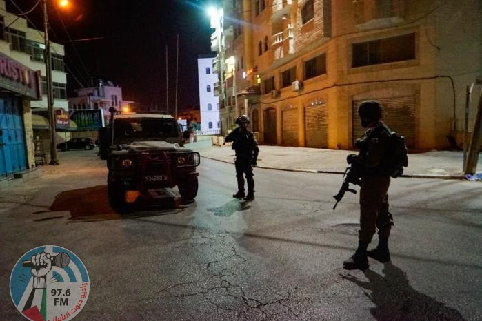 الاحتلال يصيب طفلا بالرصاص في عورتا ويجبر أصحاب المتاجر على إغلاقها في حوارة
