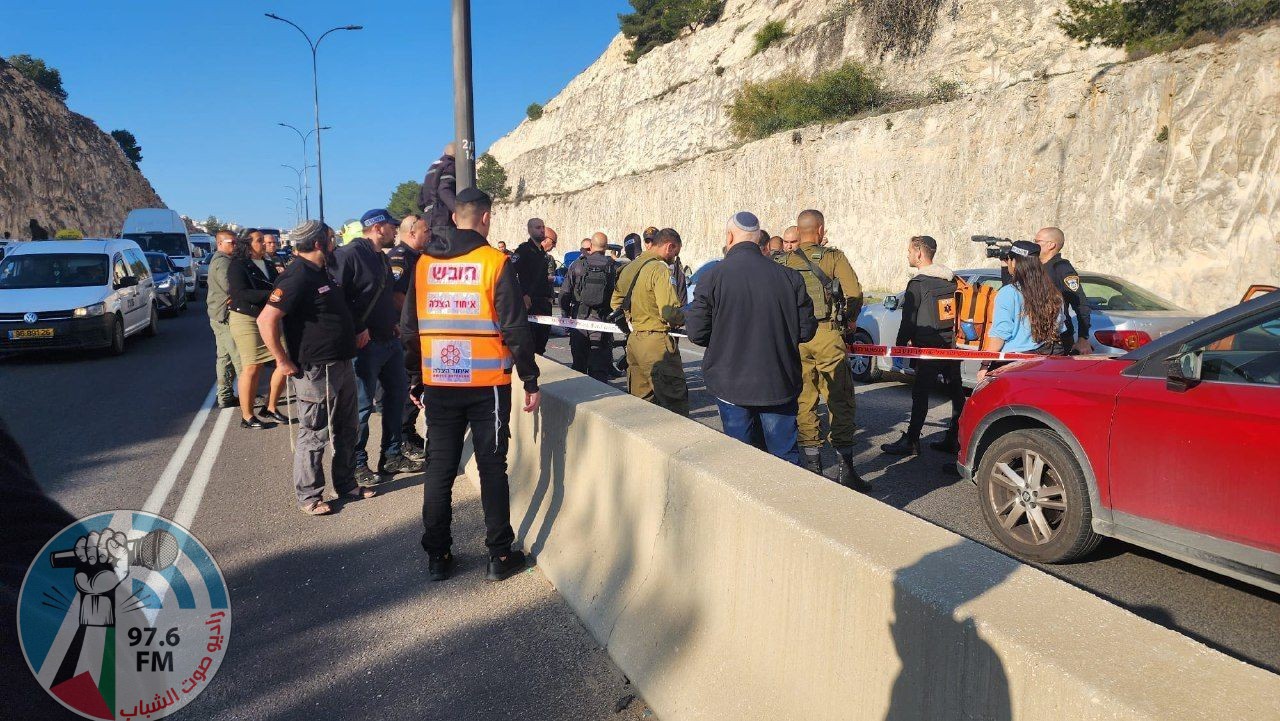الاحتلال يعتدي على مواطنين قرب حاجز زعيم شرق القدس