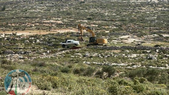مستعمرون يغلقون مدخل دير جرير شرق رام الله
