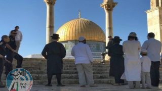 مستعمرون يقتحمون المسجد الأقصى ويؤدون طقوسا تلمودية أمام قبة الصخرة