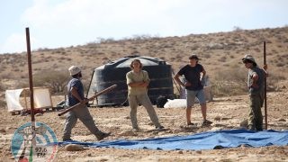 مستعمرون ينصبون خيمة على أراضي المواطنين في مسافر يطا جنوب الخليل