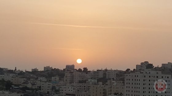 الطقس: أجواء خماسينية والحرارة أعلى من معدلها بـ8 درجات مئوية