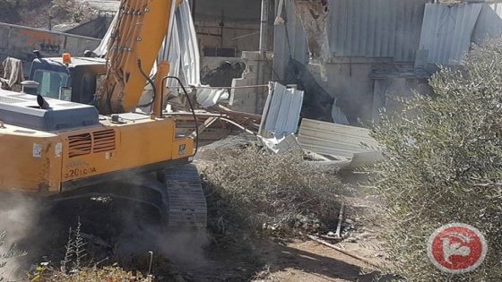 مستوطنون يشقون طريقا استيطانية شمال شرق رام الله