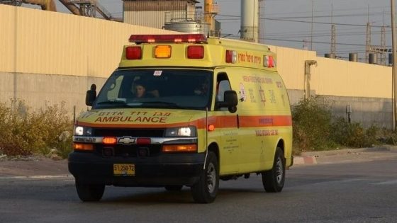 إصابة حرجة في حادث بين سيارة فلسطينية وحافلة للمستوطنين قرب معاليه أدوميم