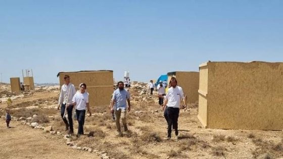 مستوطنون يجرفون أراضي وينصبون بيوتا متنقلة شرق بيت لحم