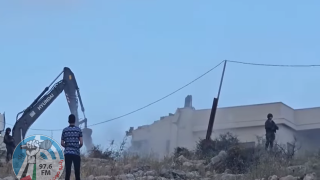الاحتلال يهدم منزلاً في شقبا