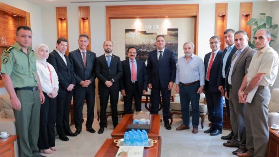 الجامعة العربية الأمريكية في زيارة لجهازي الاستخبارات العسكرية والدفاع المدني لتعزيز التعاون المشترك