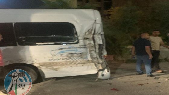 آليات الاحتلال تصدم حافلة تقل حجاجا في جنين بشكل متعمد