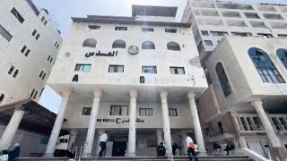 بعد خروج المستشفيات عن الخدمة.. جرحى من شمال غزة يصلون إلى “القدس” في ظروف مأساوية
