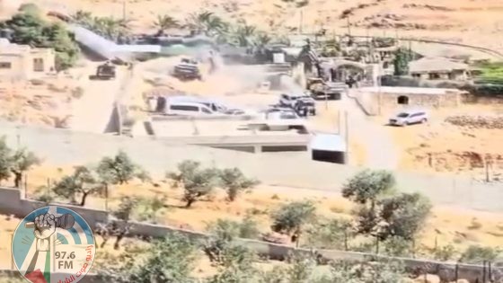 قوات الاحتلال تشرع بهدم متنزه في بيت ساحور