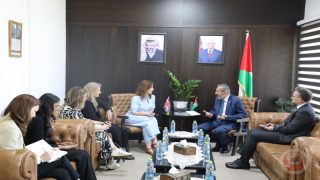وزير العدل يجتمع مع وفد بريطاني رفيع المستوى ترأسه وزيرة الدولة لشؤون التنمية الدولية