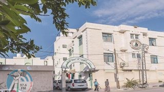 مستشفى الكويت: القدرة على الاستمرار في تقديم الخدمات الصحية أصبحت على المحك