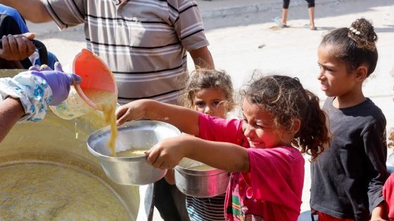 غزة.. إسرائيل تسمح اليوم بدخول شاحنات محملة بطعام الأطفال