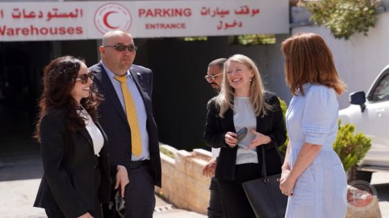 وفد من الحكومة البريطانية يزور جمعية الهلال الأحمر للاطلاع على جهودها الإنسانية في الضفة الغربية وقطاع غزة