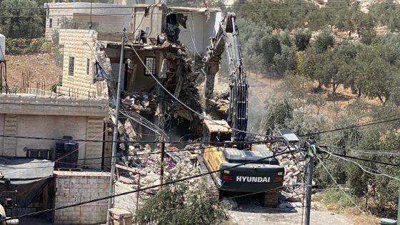 الاحتلال يهدم منزلين في مدينة القدس