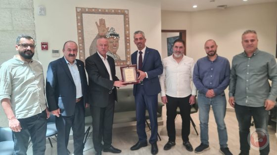 نقيب المهندسين يلتقي مع إدارة هيبرون اكسبو