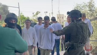 مستوطنون يهاجمون منازلا في حي تل ارميدة بالخليل