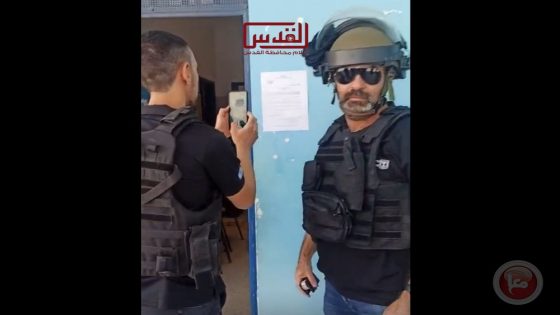 الاحتلال يقتحم مدارس الأونروا بمخيم شعفاط ويعلق أوامر بالإخلاء والإغلاق