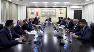رئيس الوزراء يترأس اجتماعا لمتابعة الجهود المبذولة للارتقاء بقطاع الصناعة